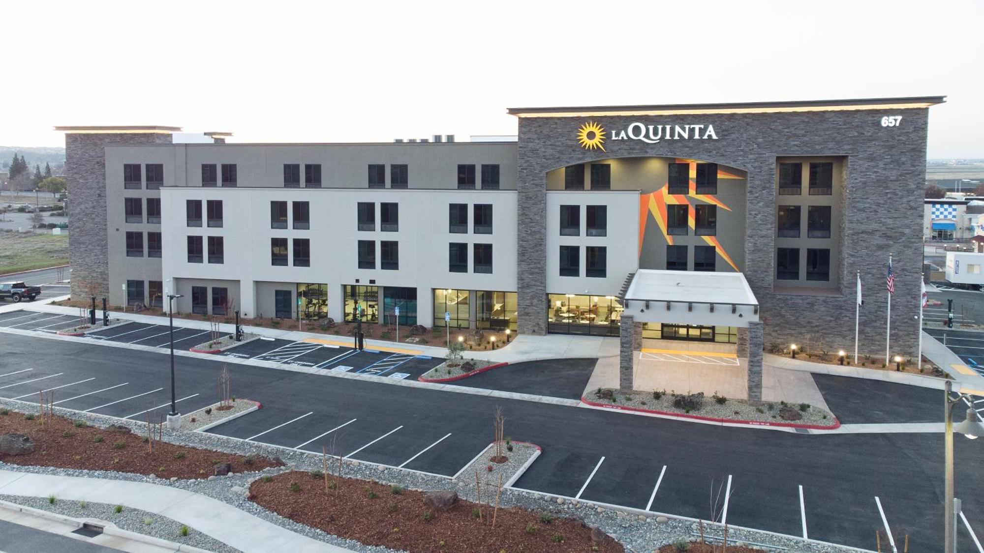 La Quinta Inn And Suites By Wyndham Lincoln Eksteriør billede